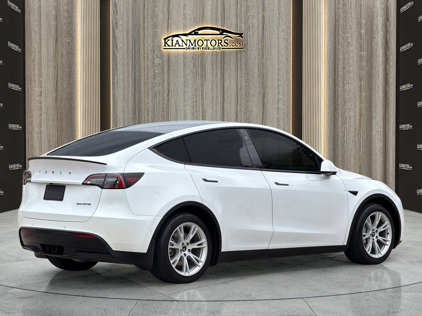 Used 2021 Tesla Model Y Long Range AWD/4WD image 11