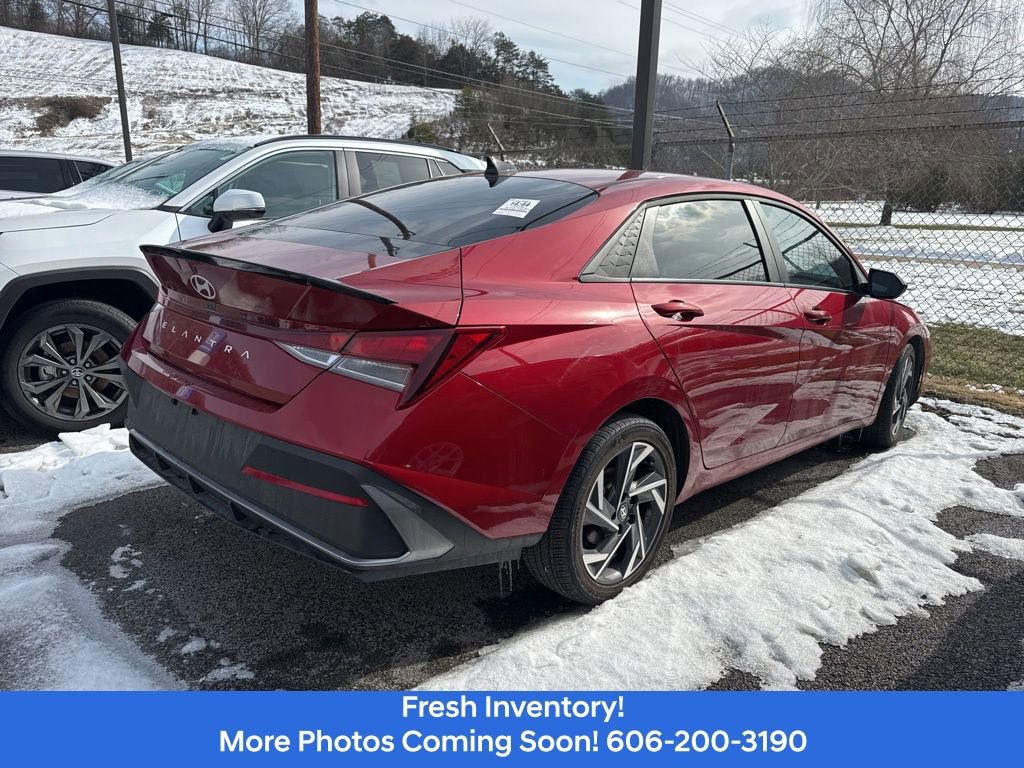 Used 2025 Hyundai Elantra Sport FWD image 5