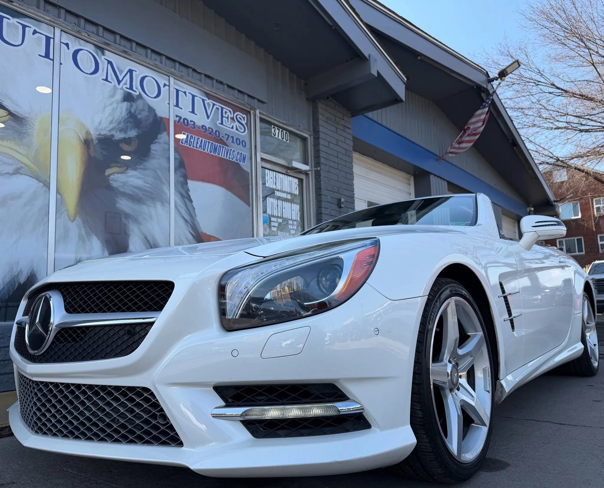 Used 2016 Mercedes-Benz SL 550 w/ Driver Assistance Package image 12