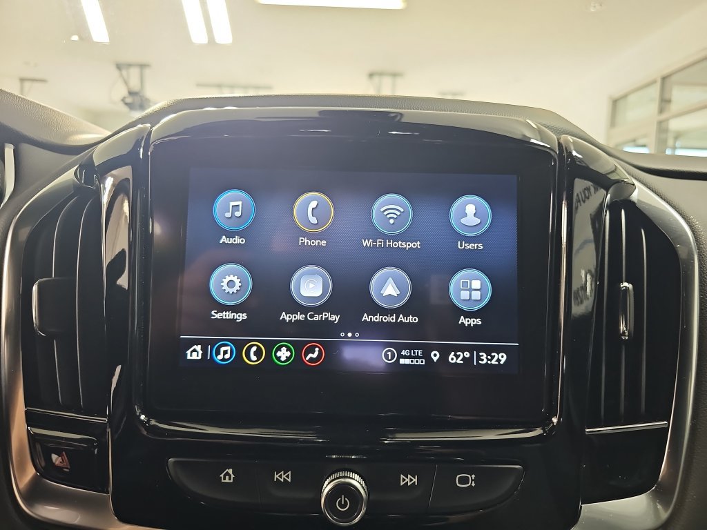 Used 2023 Chevrolet Traverse LT FWD image 28