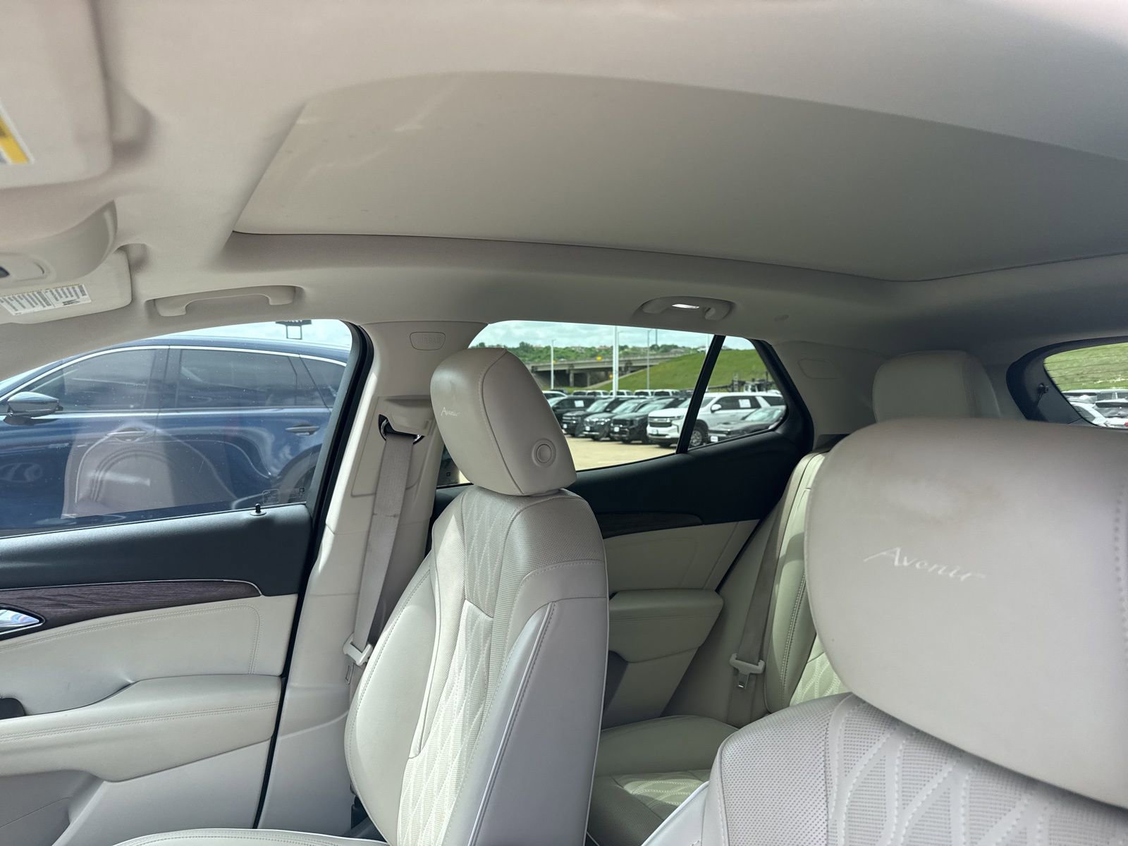 Used 2023 Buick Envision Avenir image 11