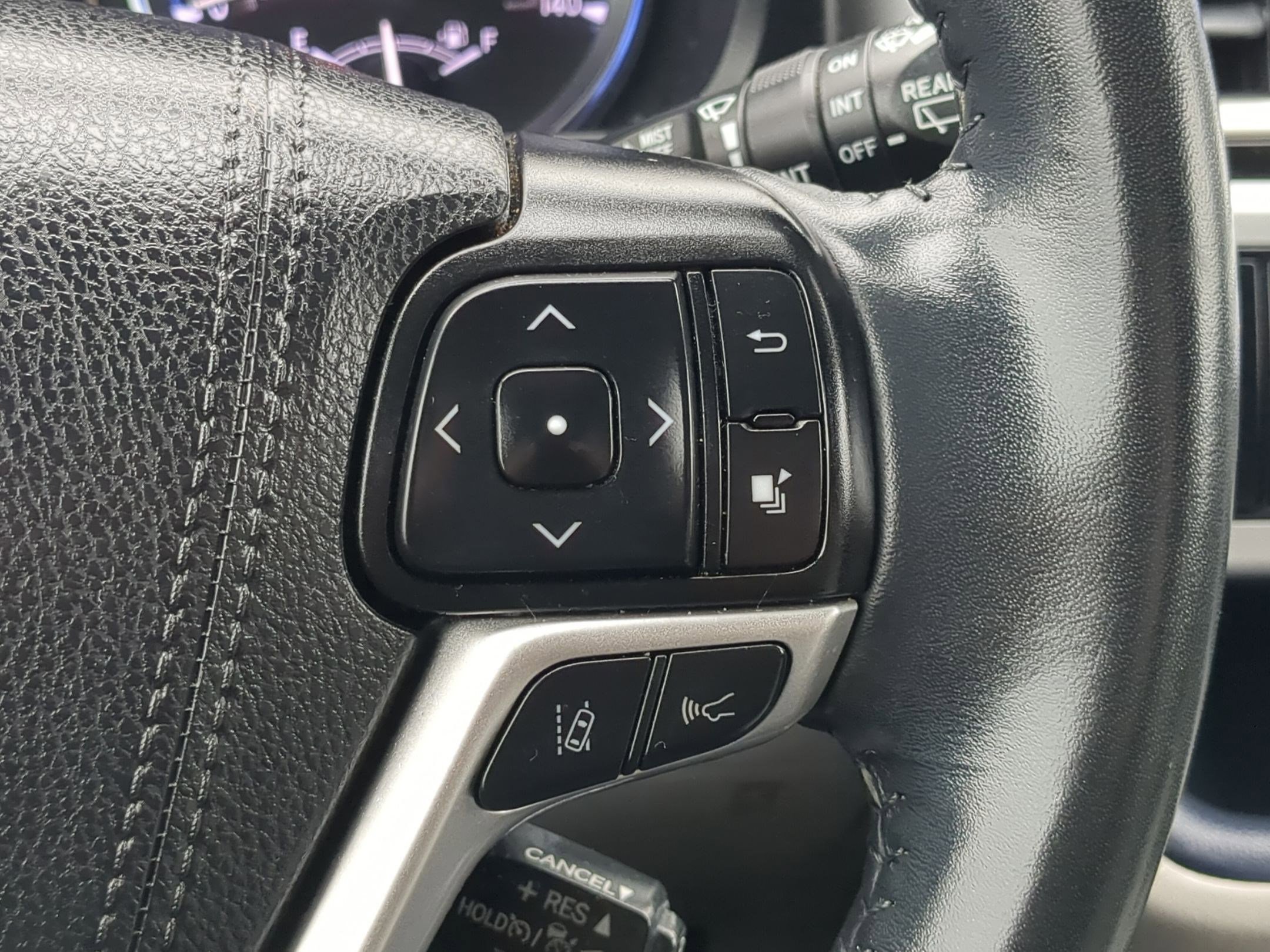 Used 2019 Toyota Highlander SE image 20