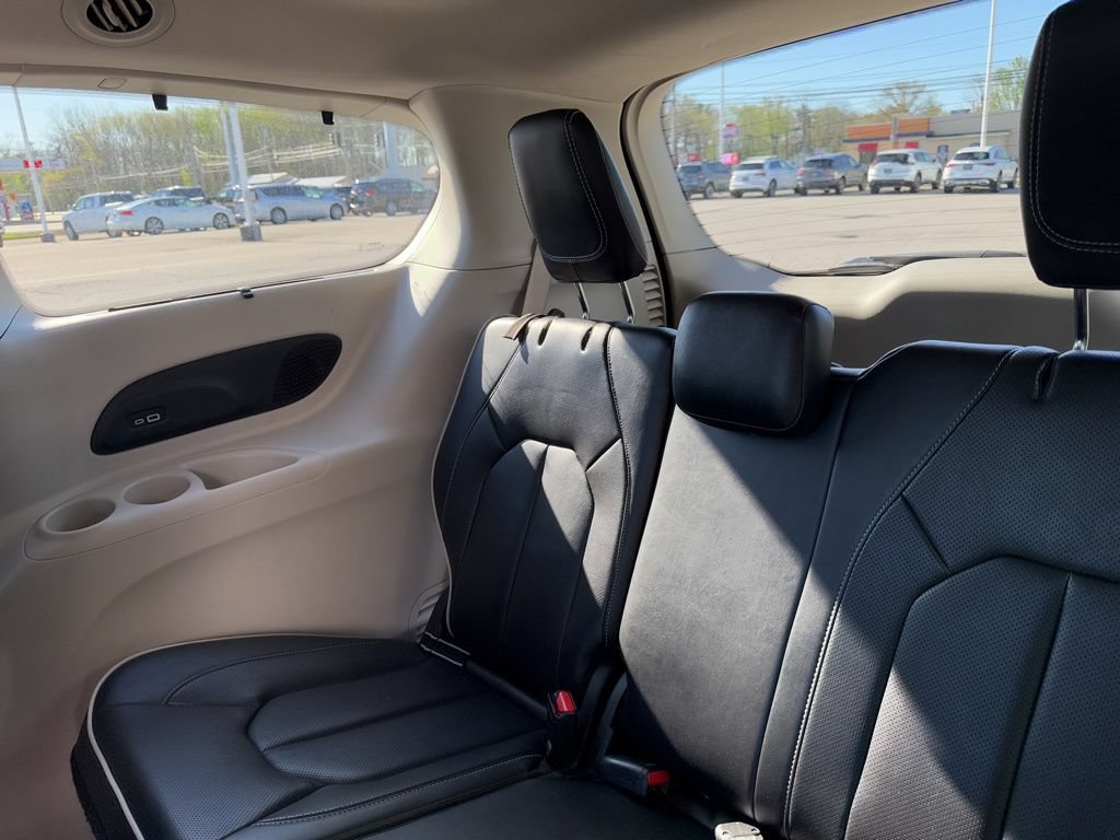 Used 2023 Chrysler Pacifica Limited FWD image 45