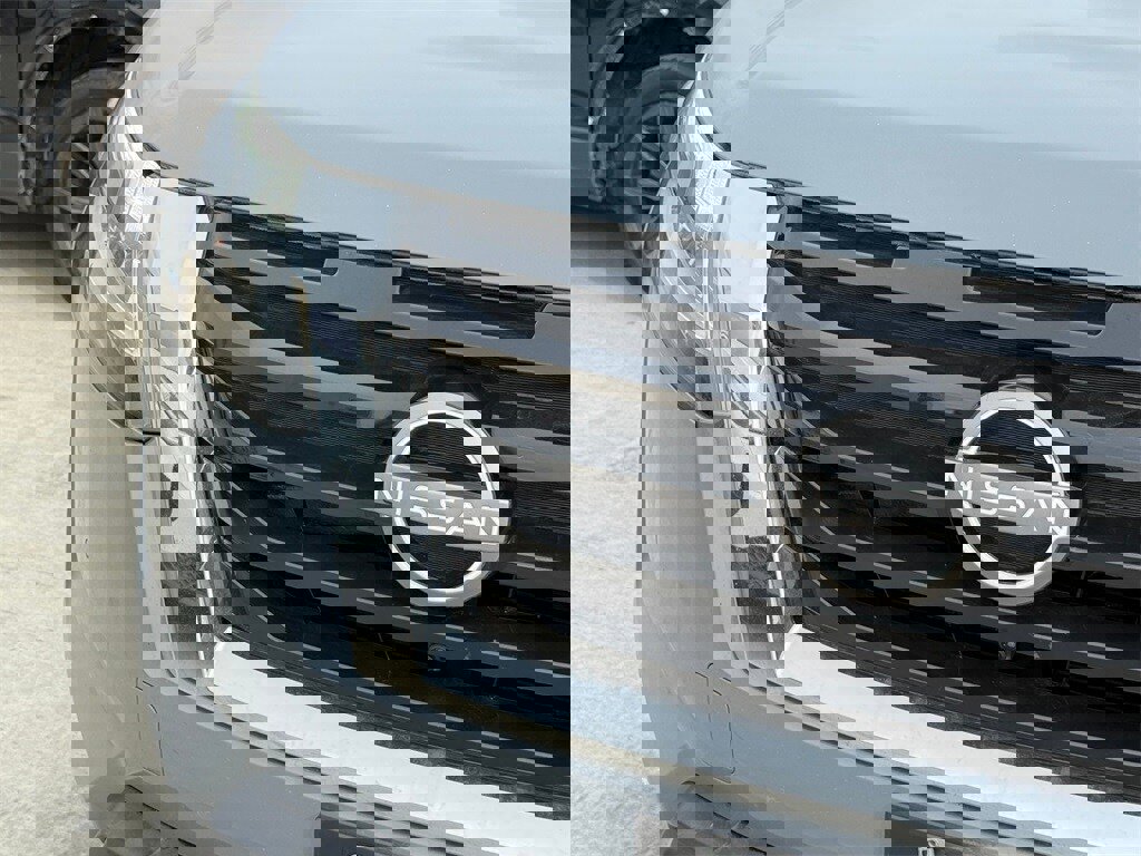 Used 2023 Nissan Pathfinder Platinum w/ Lighting Package (N92) image 5