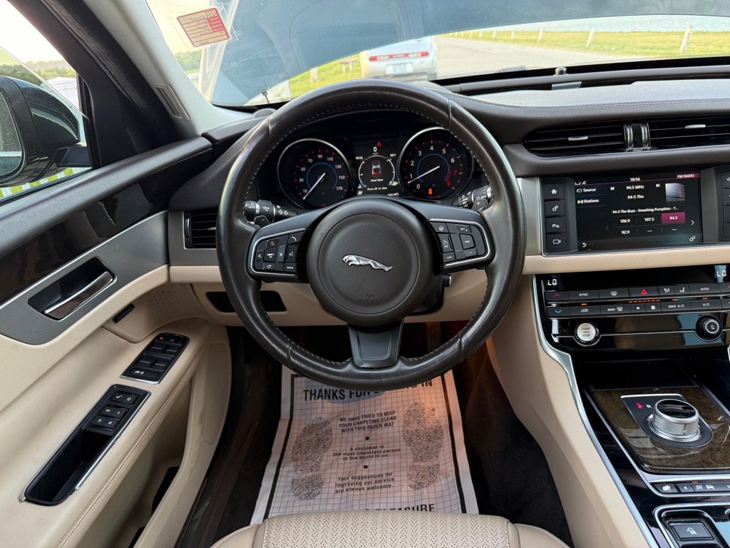 Used 2016 Jaguar XF Prestige RWD image 16