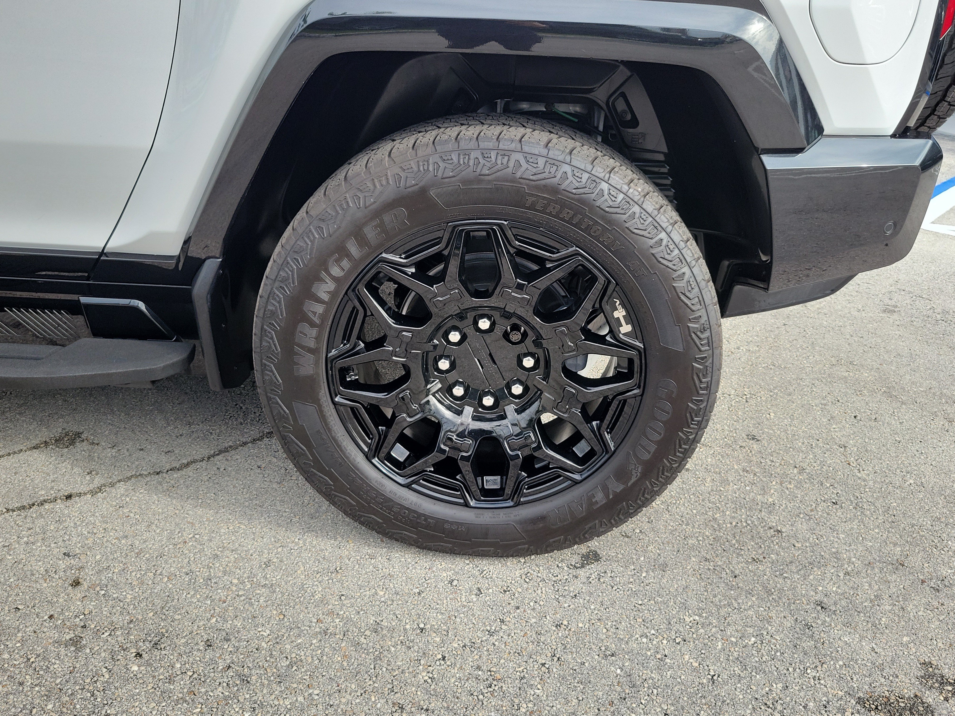 Used 2025 GMC Hummer EV 2X AWD/4WD image 28