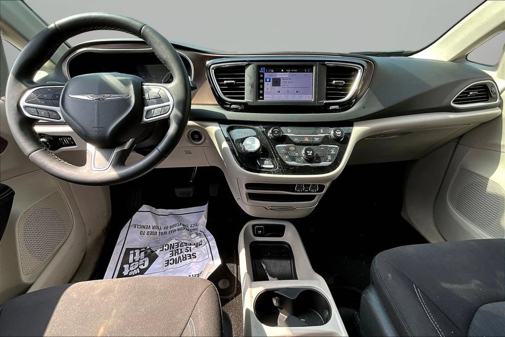 Used 2023 Chrysler Voyager LX FWD image 7
