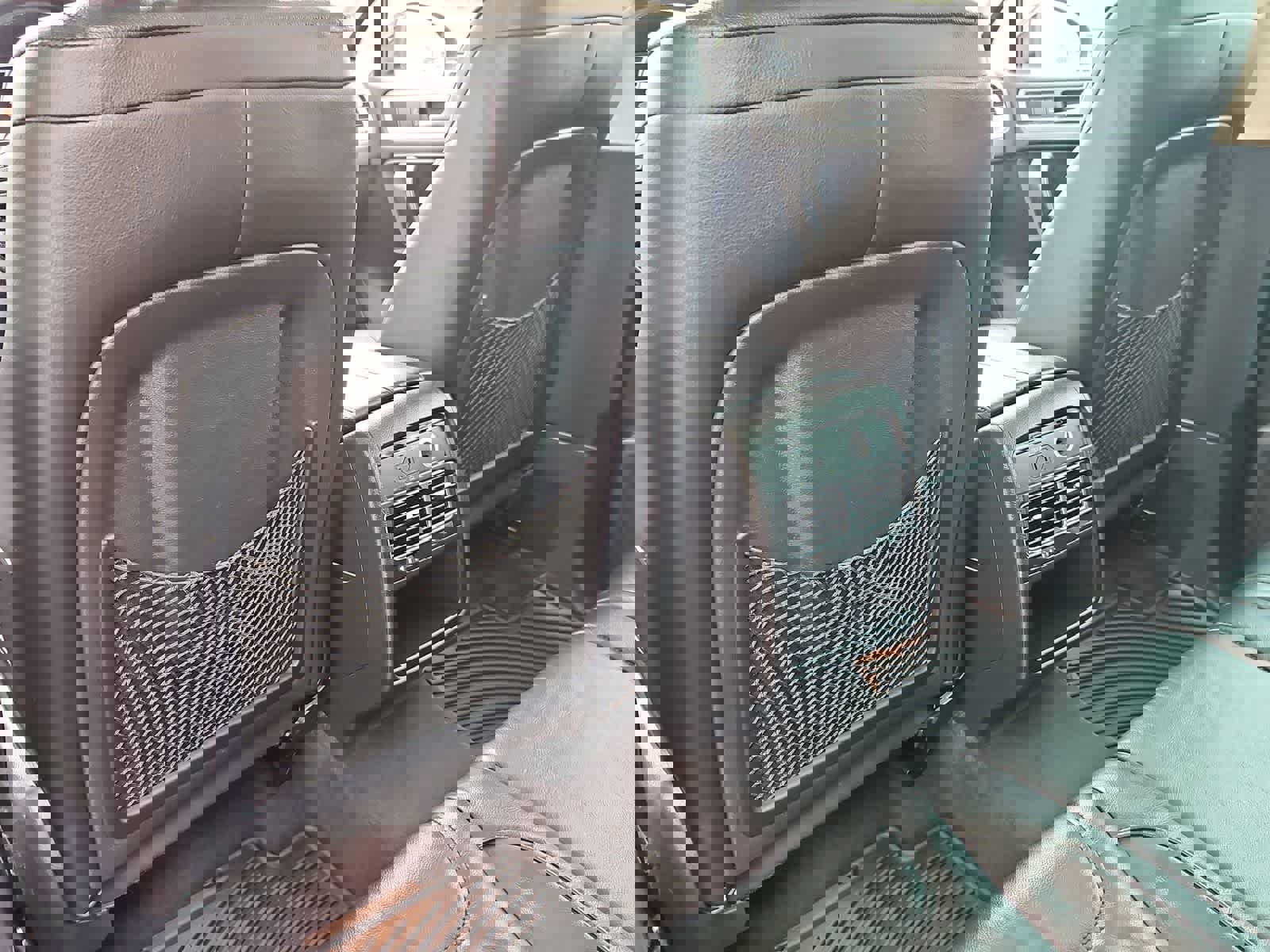 Used 2015 Volkswagen Touareg TDI AWD/4WD image 18