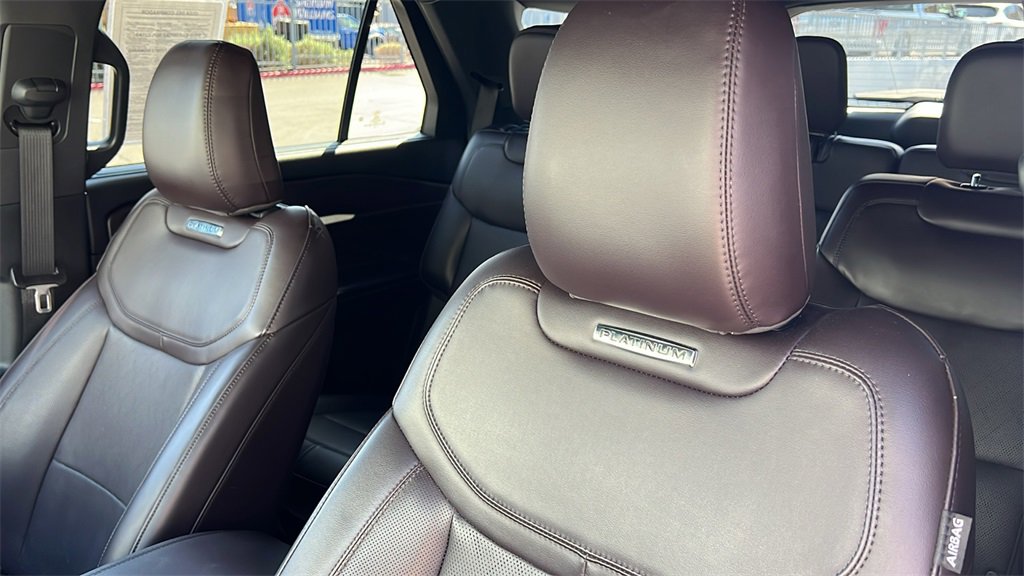 Used 2025 Ford Explorer Platinum image 12