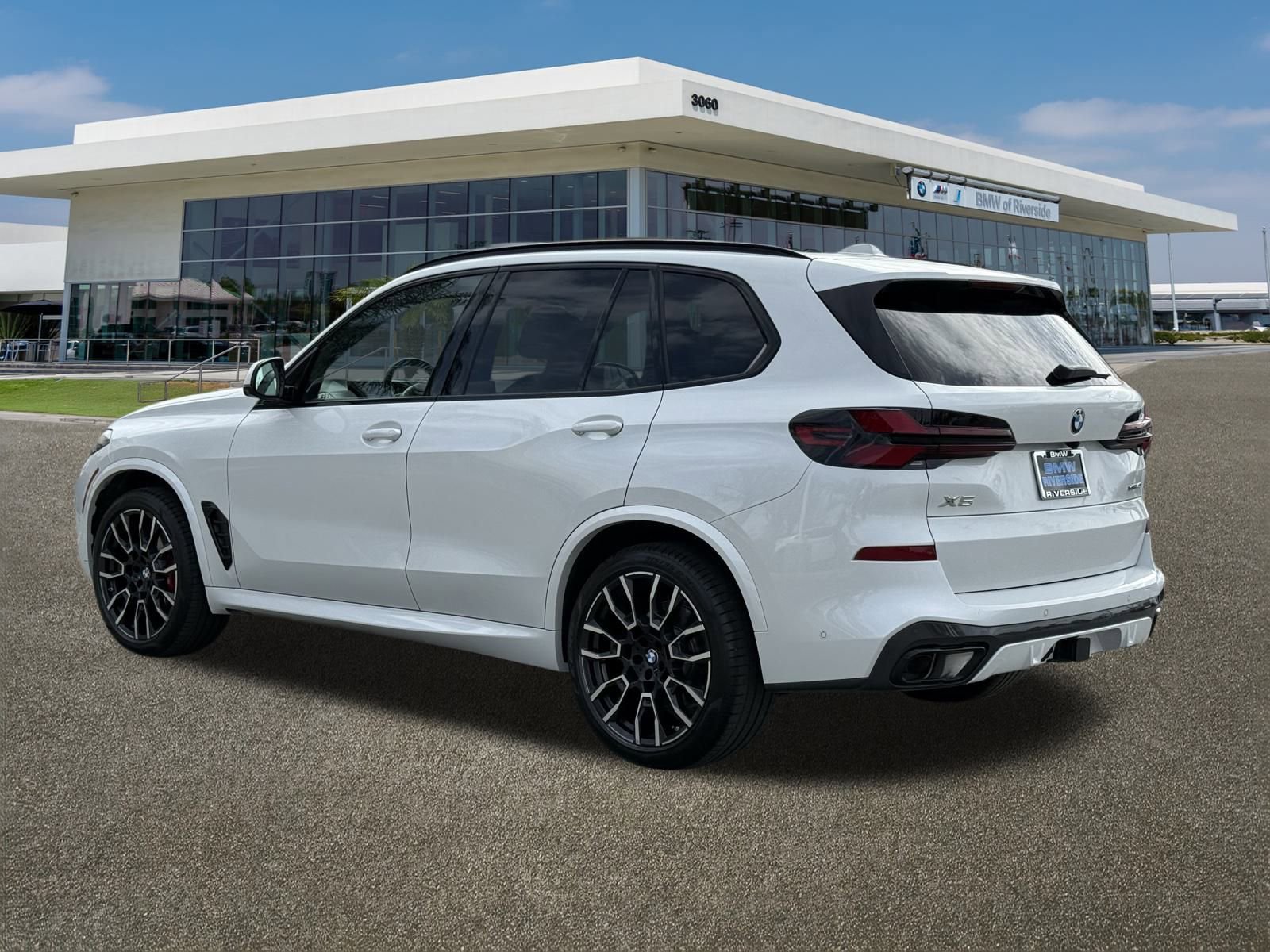 Used 2024 BMW X5 xDrive40i w/ Executive Package image 8