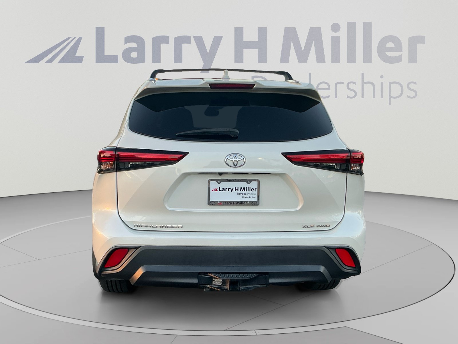 Used 2021 Toyota Highlander XLE AWD/4WD image 4