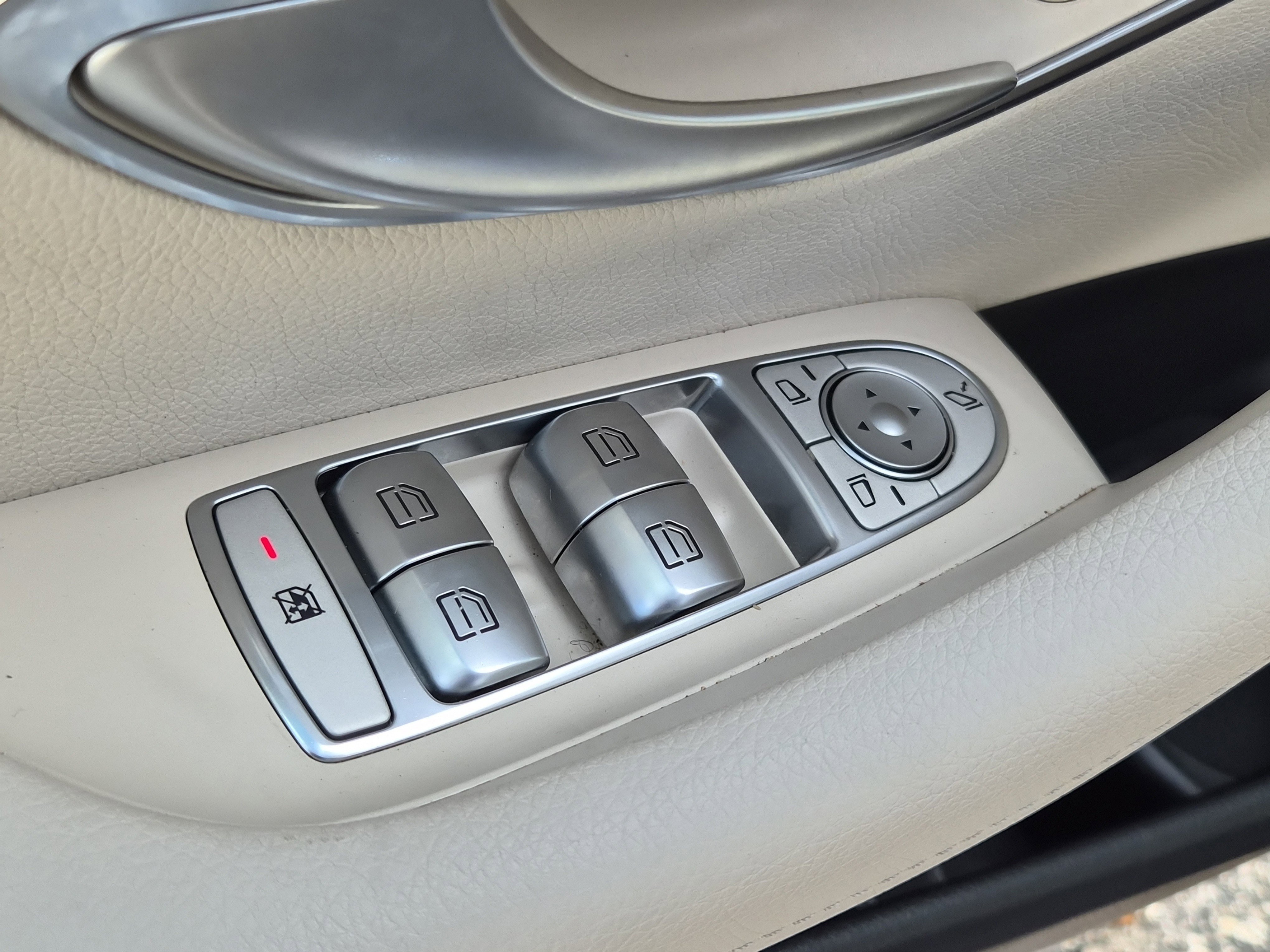 Used 2021 Mercedes-Benz E 350 4MATIC Sedan w/ Premium Package image 19