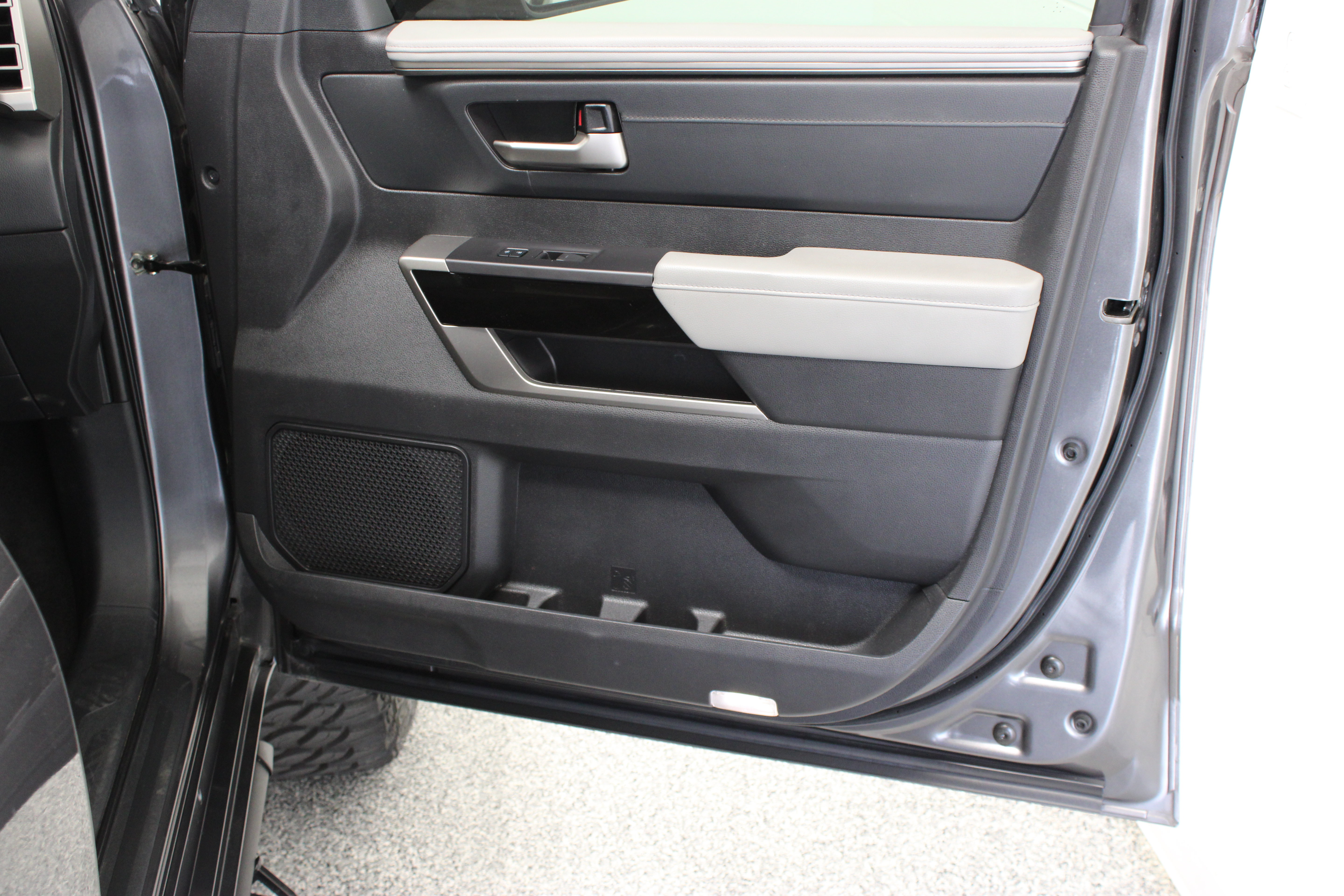 Used 2023 Toyota Tundra Limited AWD/4WD image 38