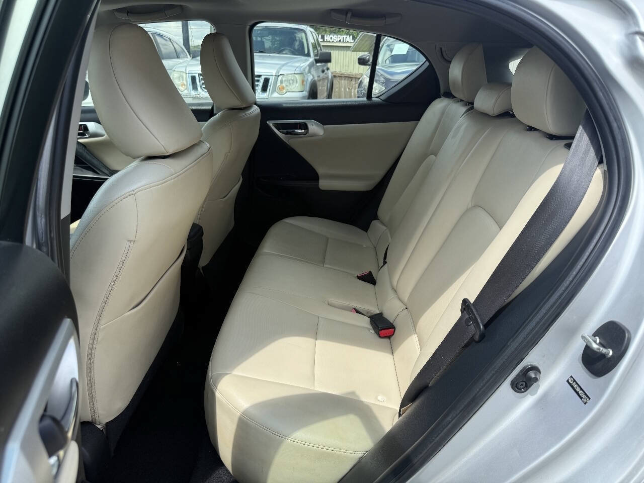 Used 2011 Lexus CT 200h Premium w/ Premium Audio Pkg FWD image 11