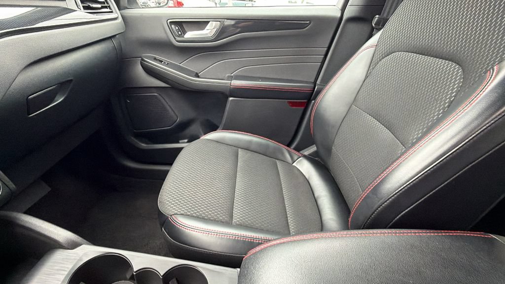 Used 2025 Ford Escape ST-Line FWD image 22
