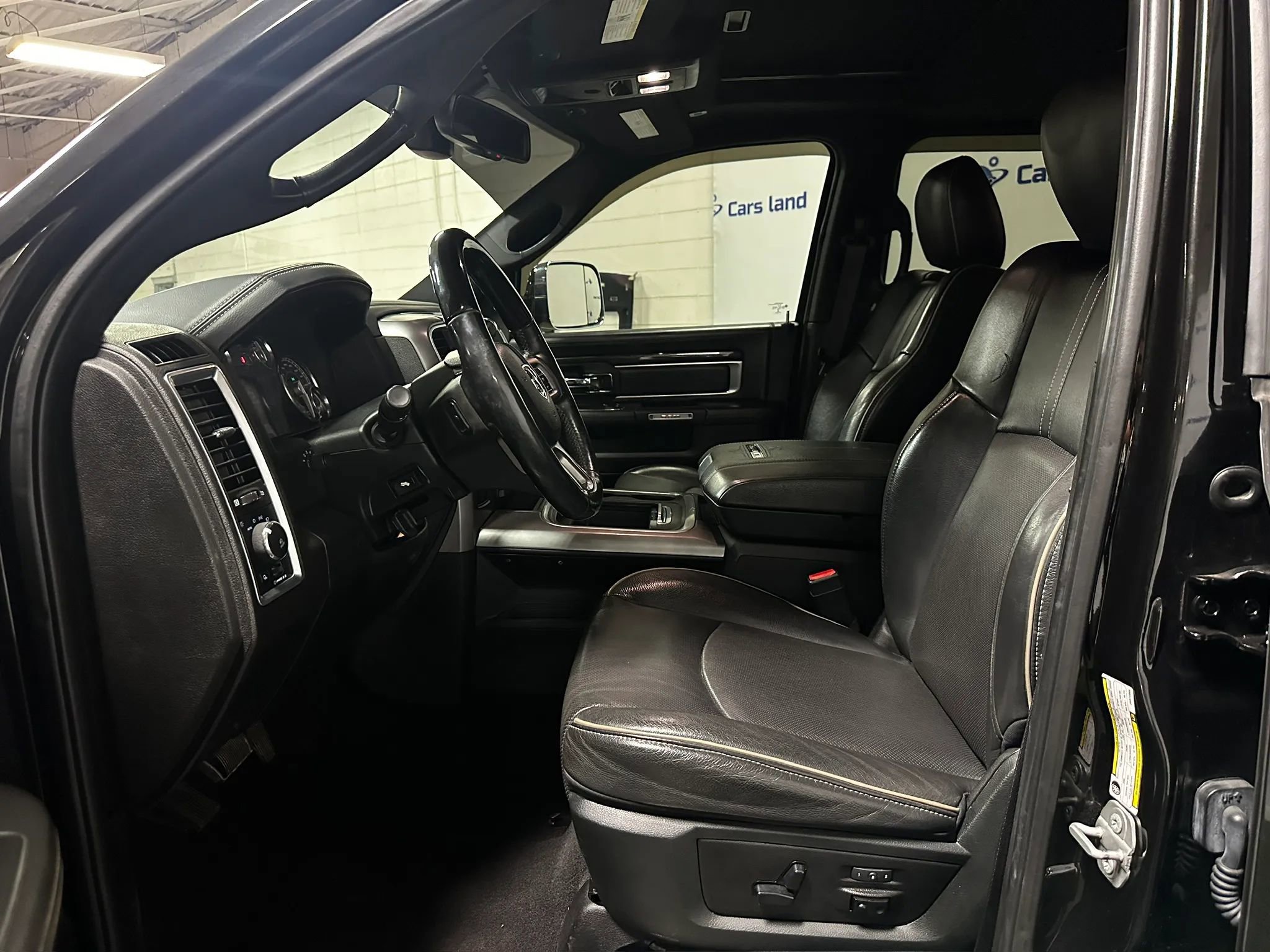 Used 2018 RAM 3500 Laramie Longhorn image 10