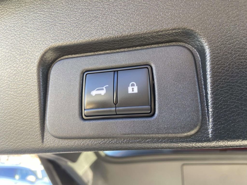 Used 2024 Nissan Rogue SL image 11