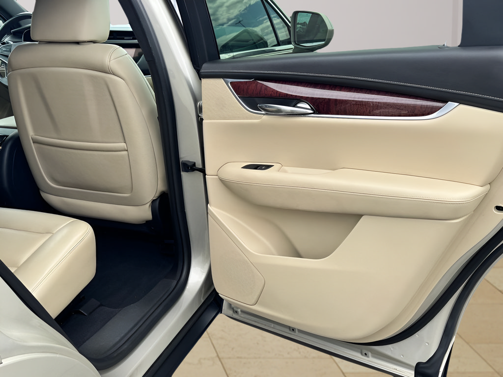 Used 2017 Cadillac XT5 Luxury FWD image 33