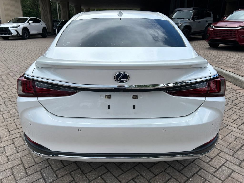 Certified 2022 Lexus ES 300h Ultra Luxury w/ Accessory Package 2 FWD image 4