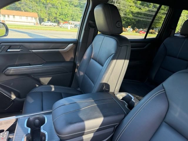 Certified 2026 GMC Acadia Elevation w/ Elevation Premium Package FWD image 15