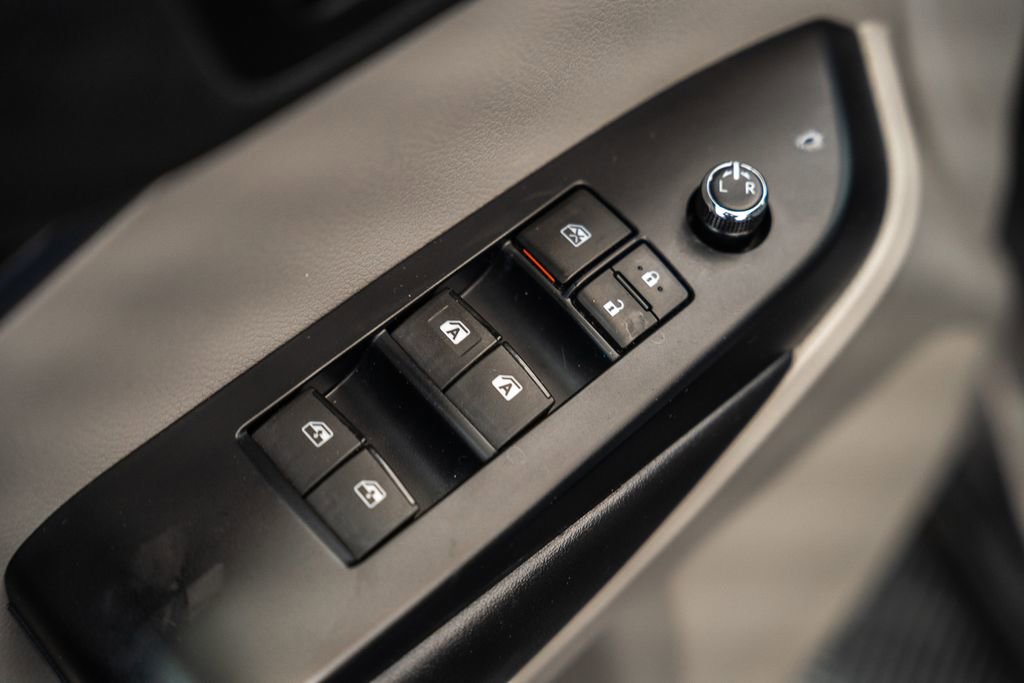 Used 2019 Toyota Highlander XLE AWD/4WD image 40