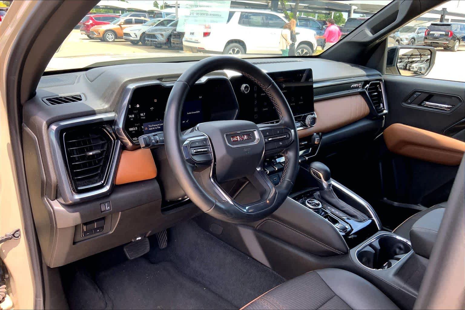 Used 2024 GMC Canyon AT4 w/ Technology Package AWD/4WD image 17