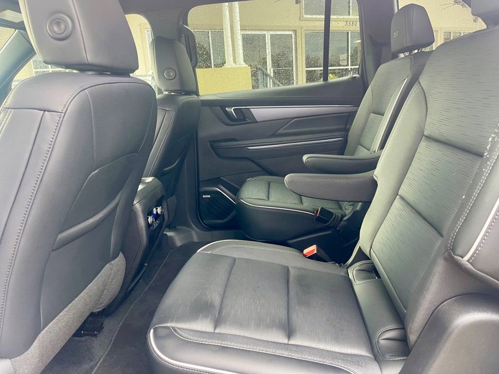 Used 2025 Buick Enclave Sport Touring image 12