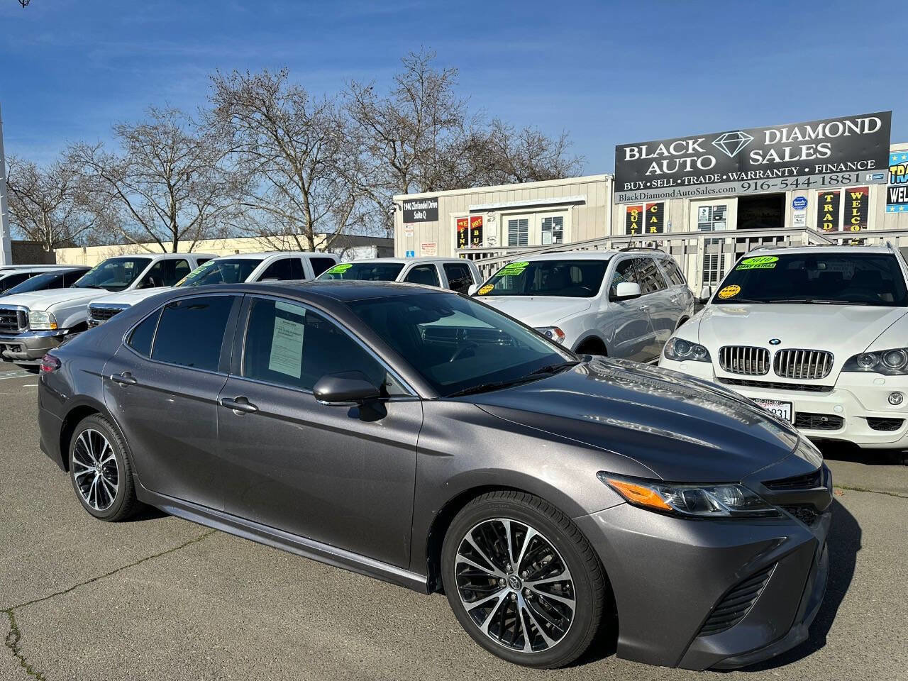 Used 2019 Toyota Camry SE w/ Convenience Package image 3