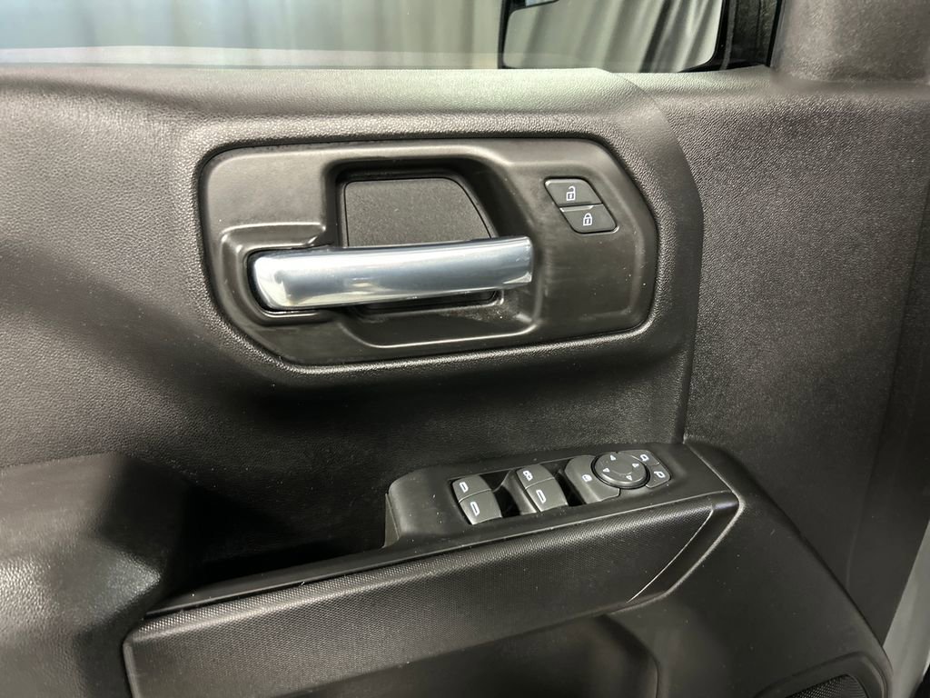 Used 2023 Chevrolet Silverado 1500 Custom image 14
