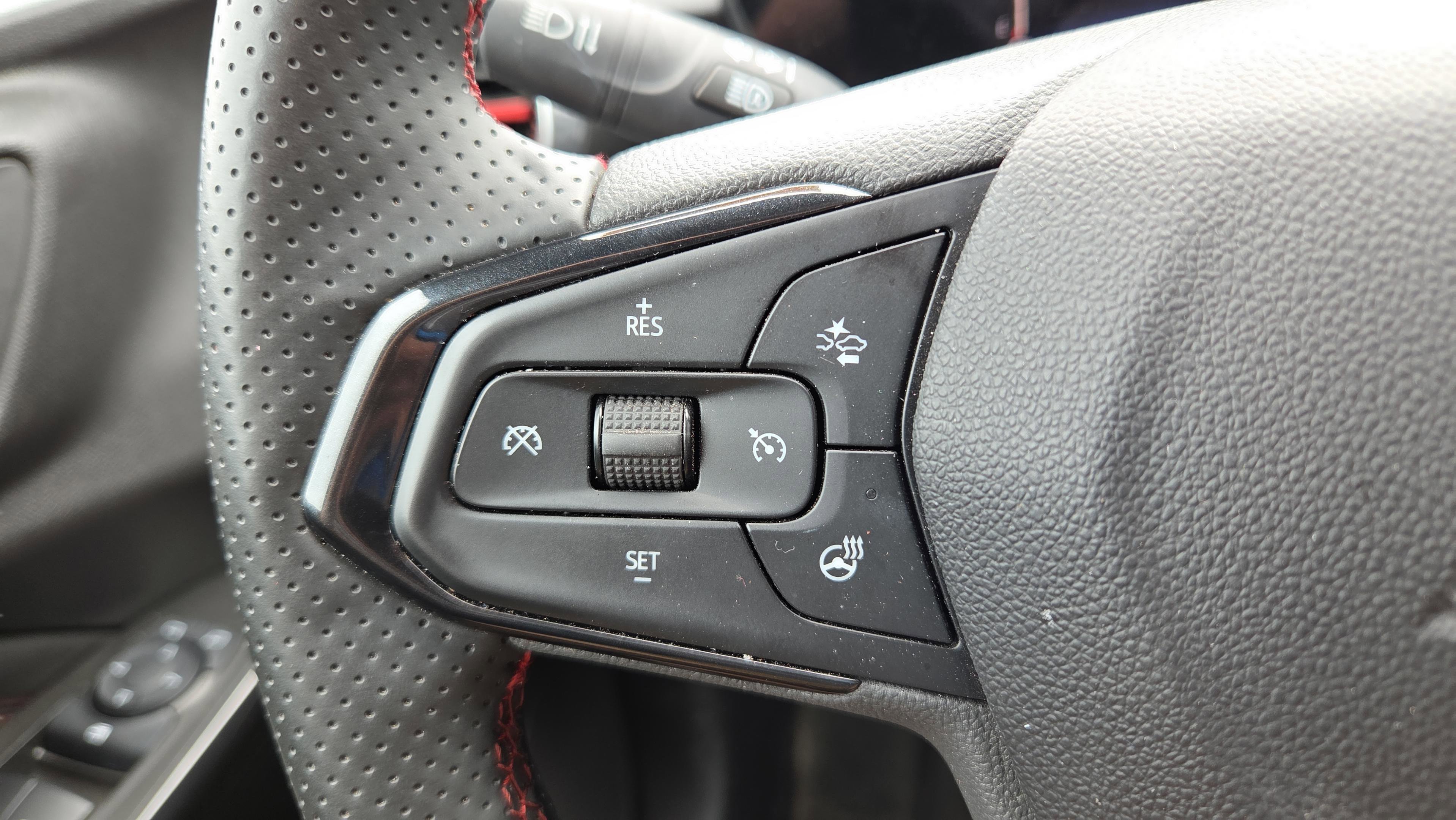 Used 2025 Chevrolet Trax RS w/ Driver Confidence Package FWD image 26