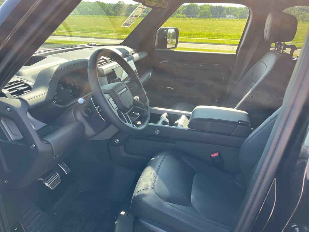 New 2026 Land Rover Defender 110 V8 AWD/4WD image 9