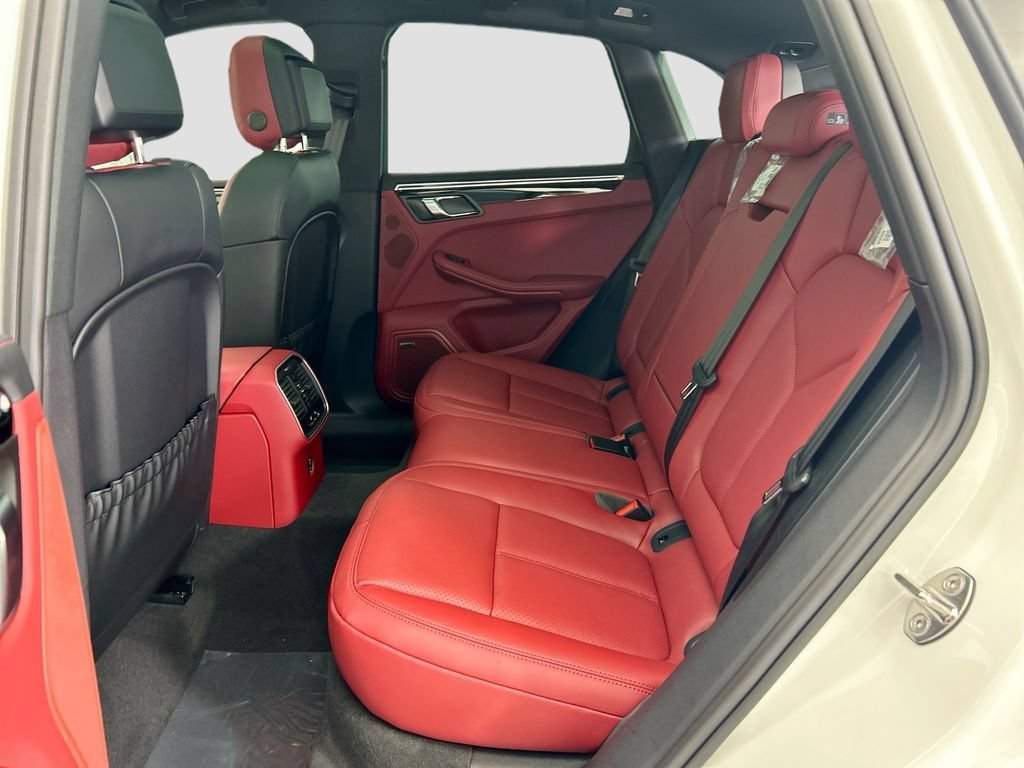 Used 2026 Porsche Macan AWD/4WD image 18