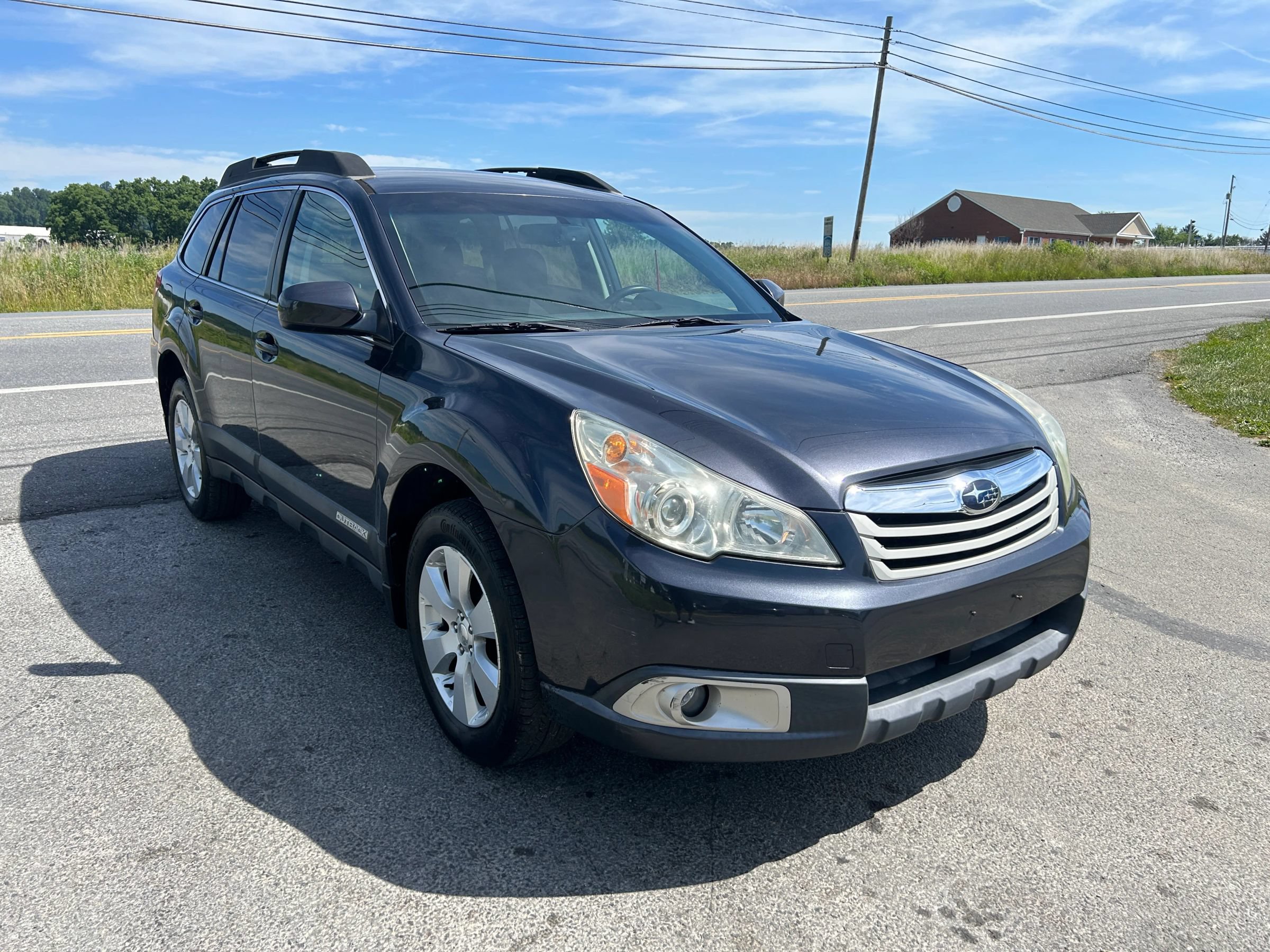 Used 2010 Subaru Outback 2.5i Premium AWD/4WD image 3