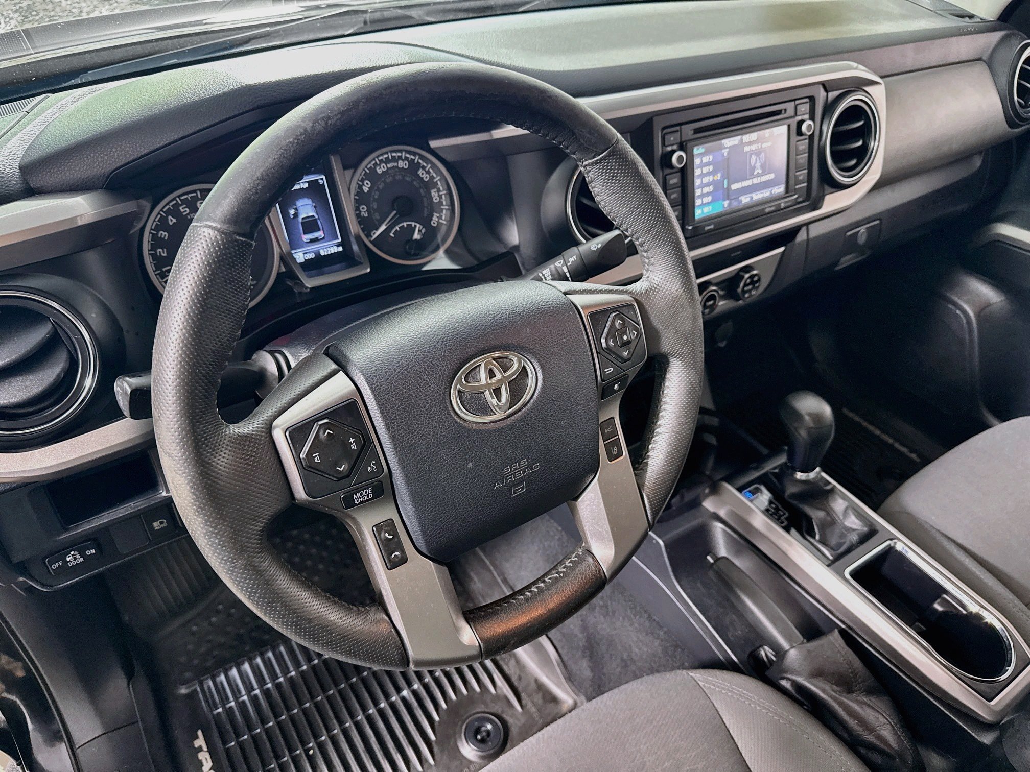Used 2018 Toyota Tacoma SR5 AWD/4WD image 11