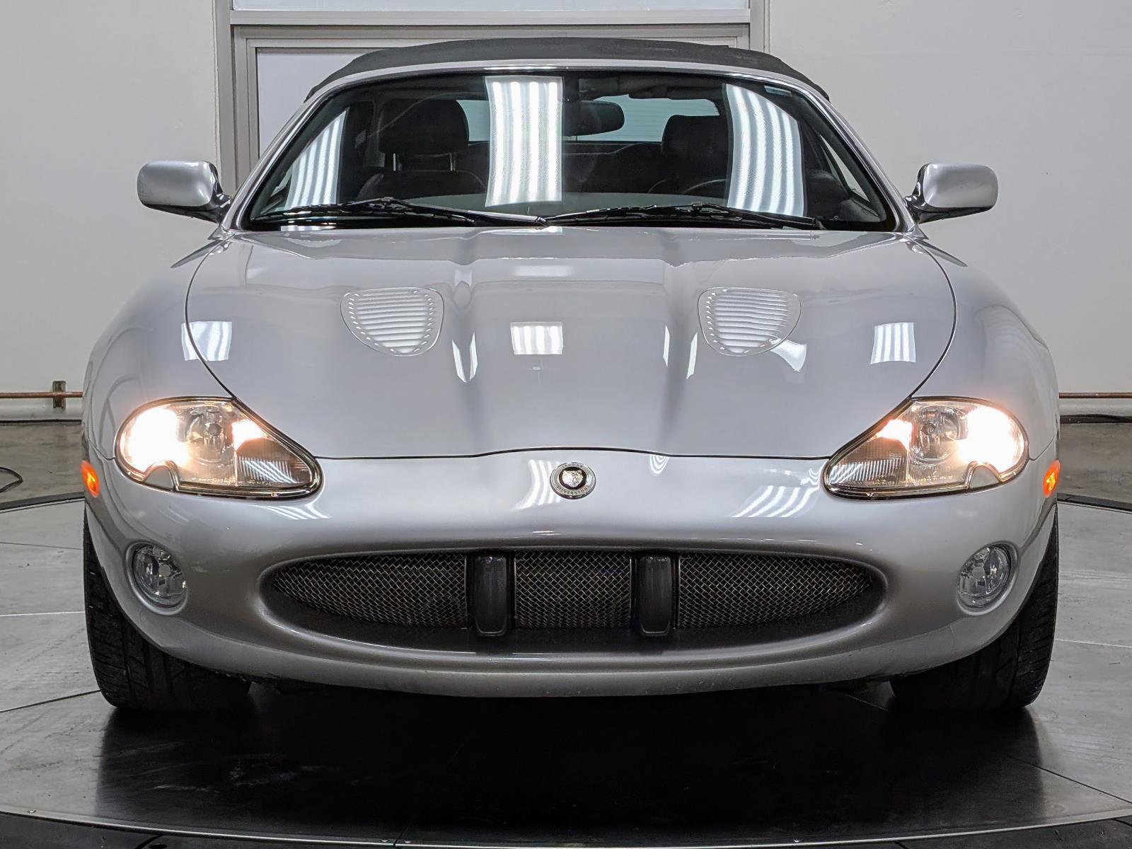 Used 2001 Jaguar XKR Convertible image 11