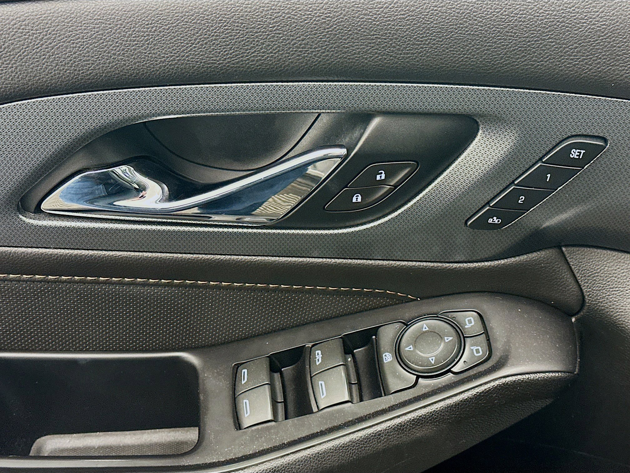 Used 2020 Chevrolet Traverse Premier w/ Redline Edition image 15