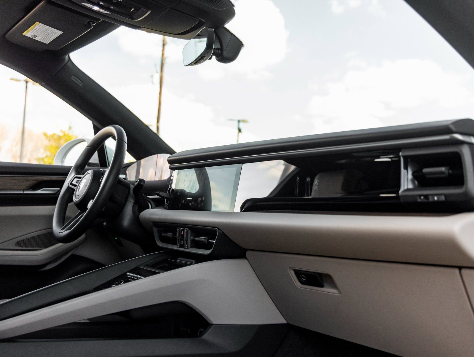 Certified 2025 Porsche Macan 4S Electric image 44