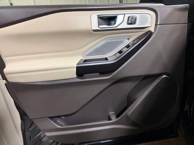 Used 2020 Ford Explorer Platinum w/ Premium Technology Package image 12