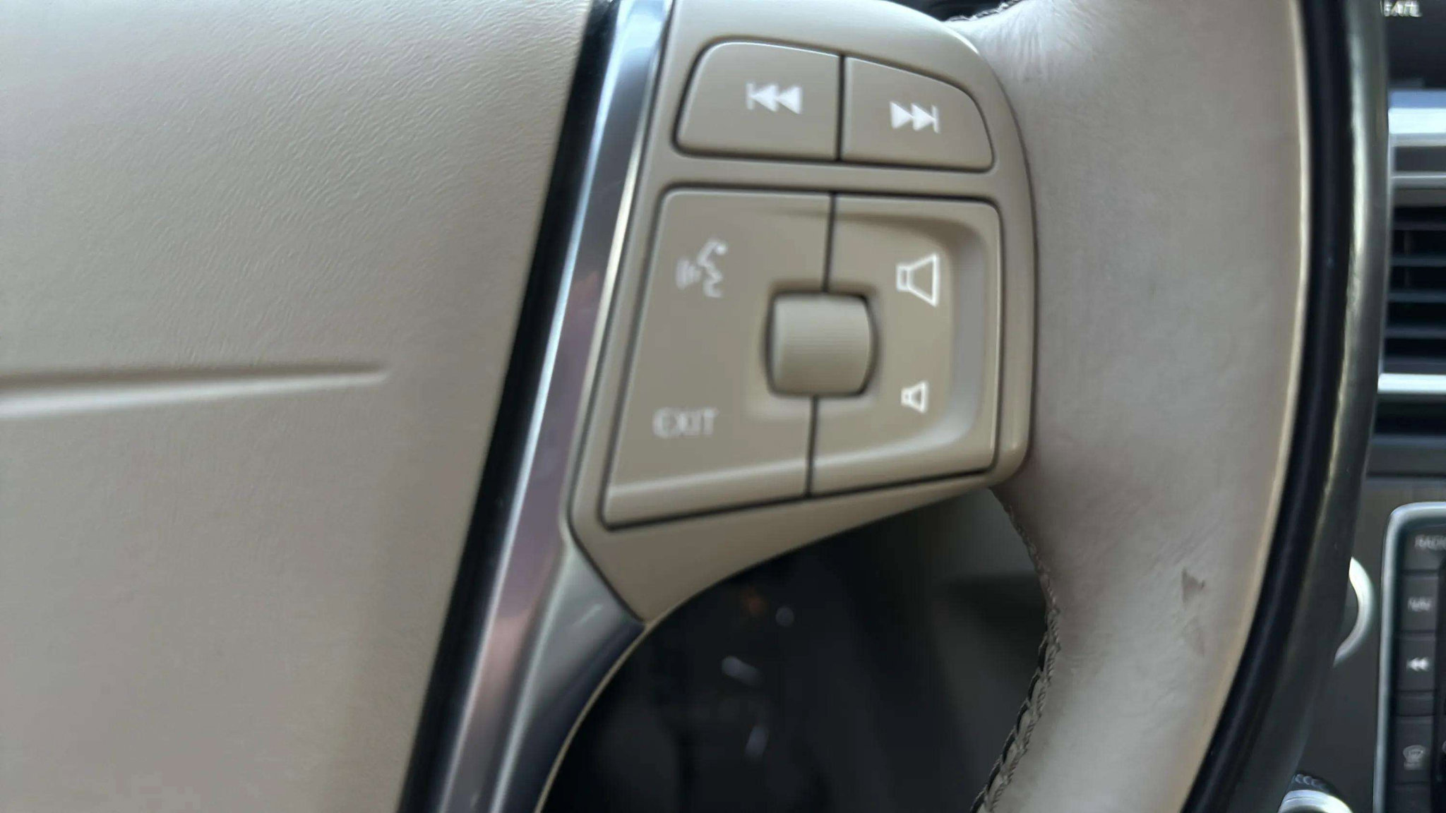 Used 2015 Volvo S60 T5 Premier image 25