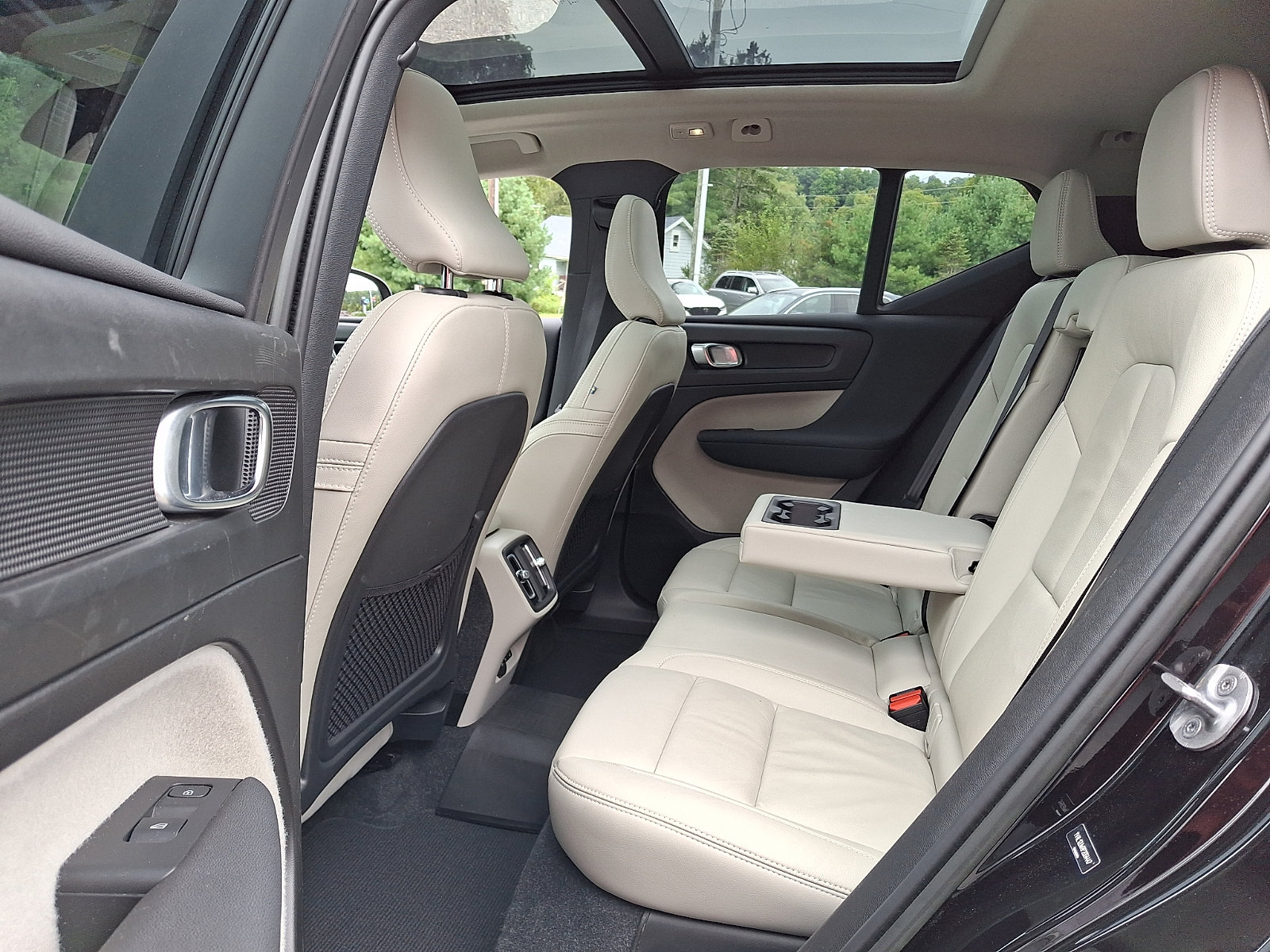 Certified 2023 Volvo XC40 B5 Plus w/ Climate Package AWD/4WD image 11