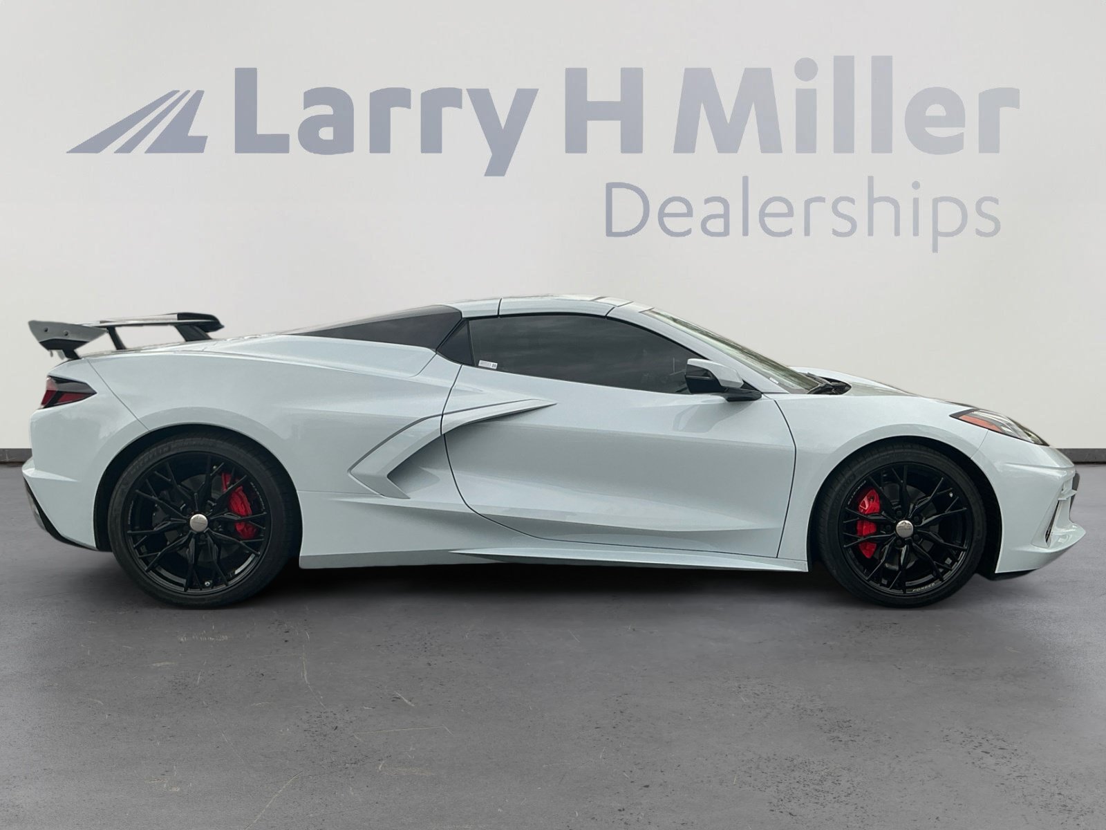 Used 2023 Chevrolet Corvette Stingray Premium Conv w/ Stealth Interior Trim Package RWD image 6