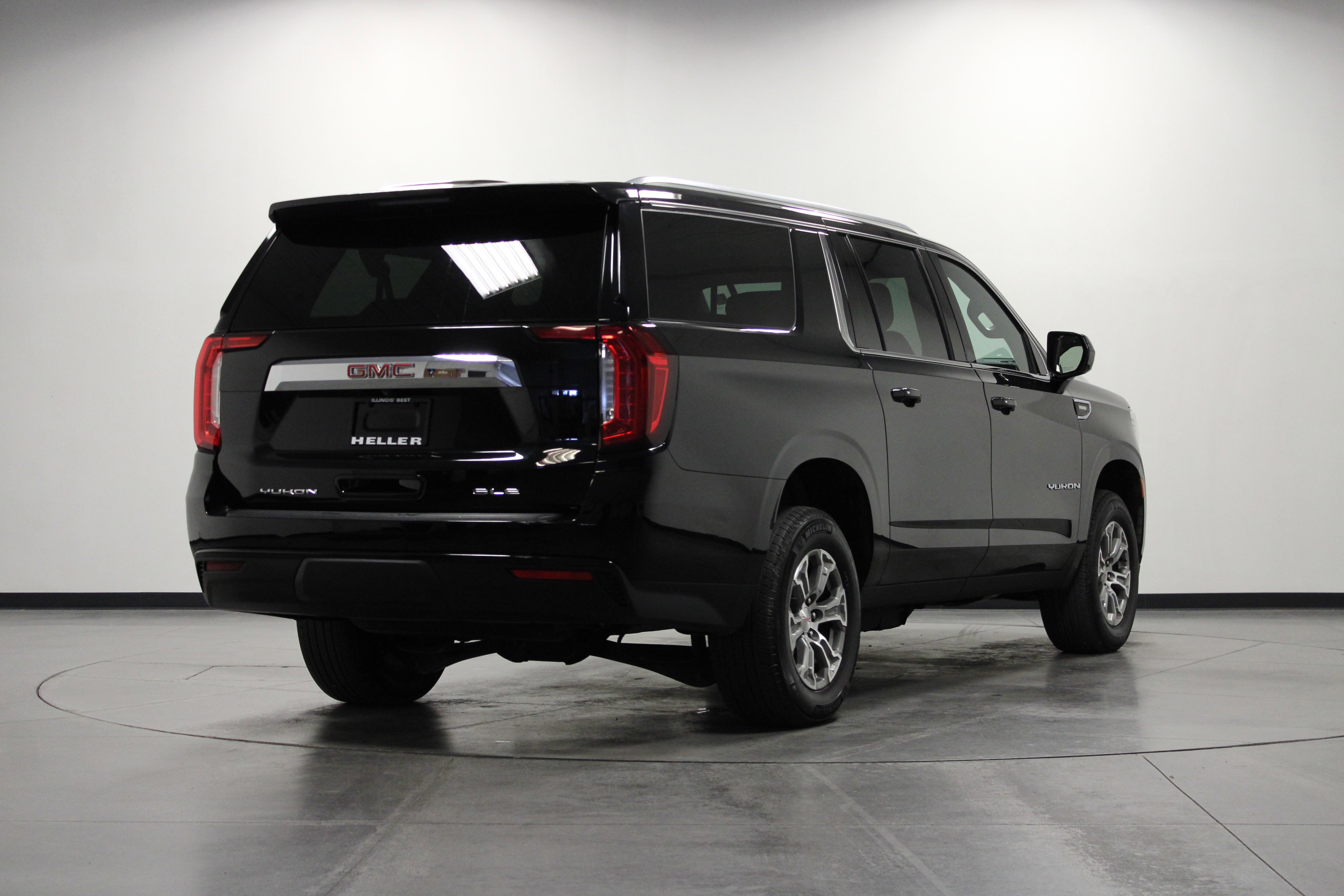 Used 2024 GMC Yukon XL SLE image 4