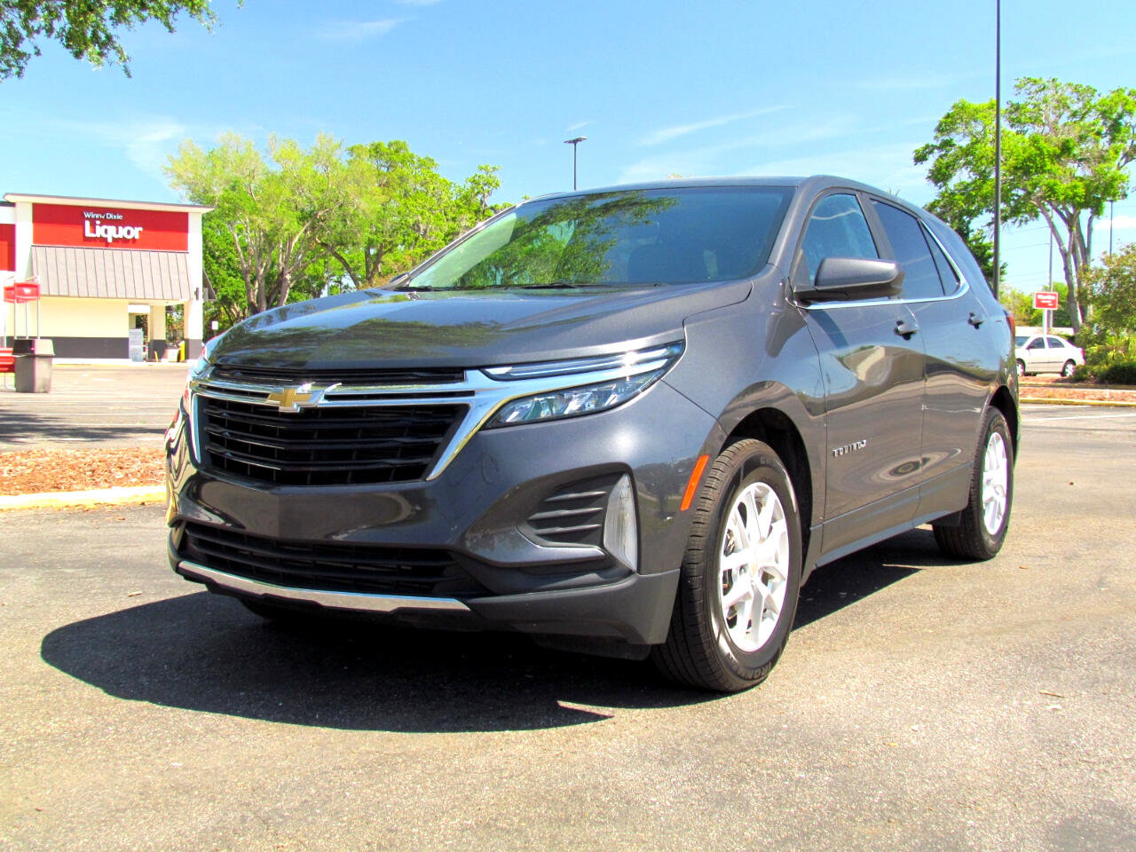 Used 2023 Chevrolet Equinox LT image 2