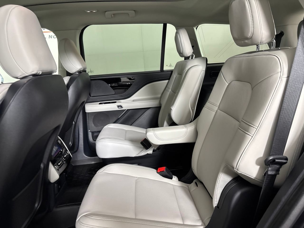 Used 2026 Lincoln Aviator 2WD image 27