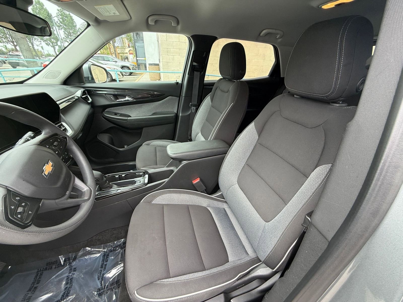 Used 2025 Chevrolet TrailBlazer LT FWD image 24