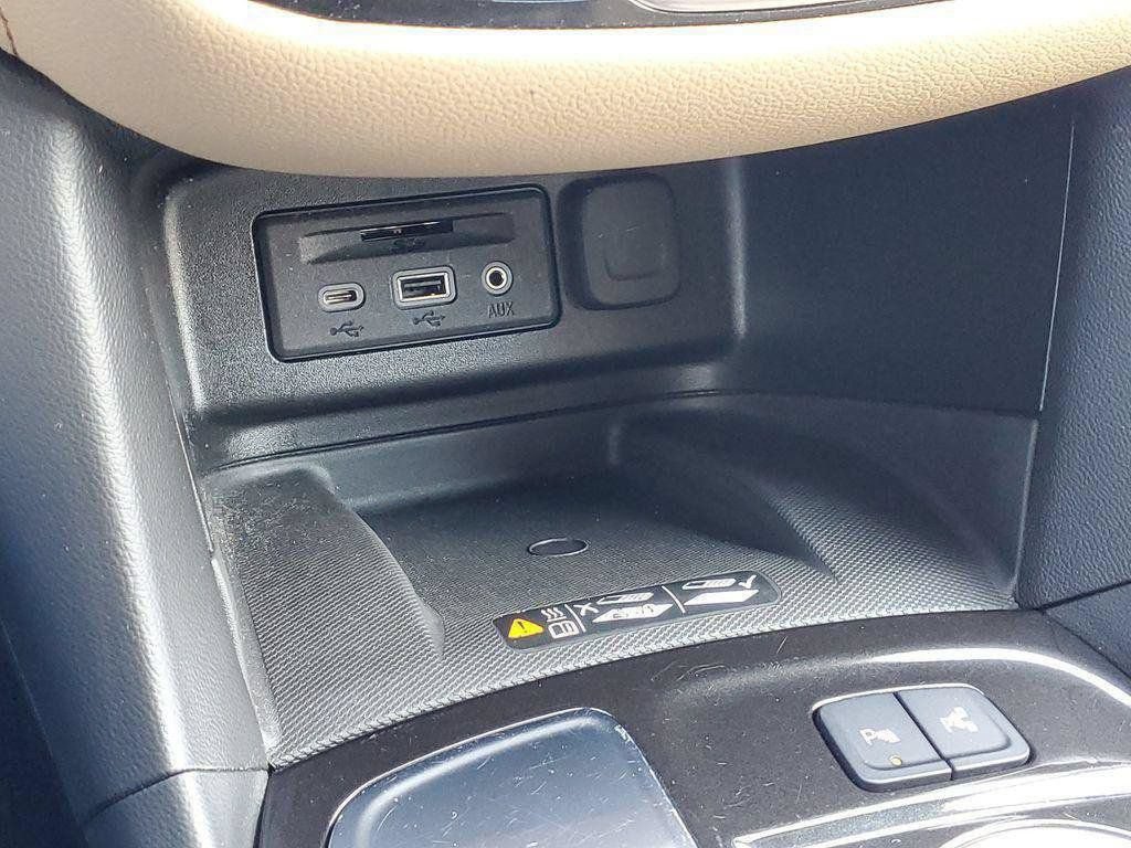 Certified 2022 Chevrolet Equinox Premier FWD image 17