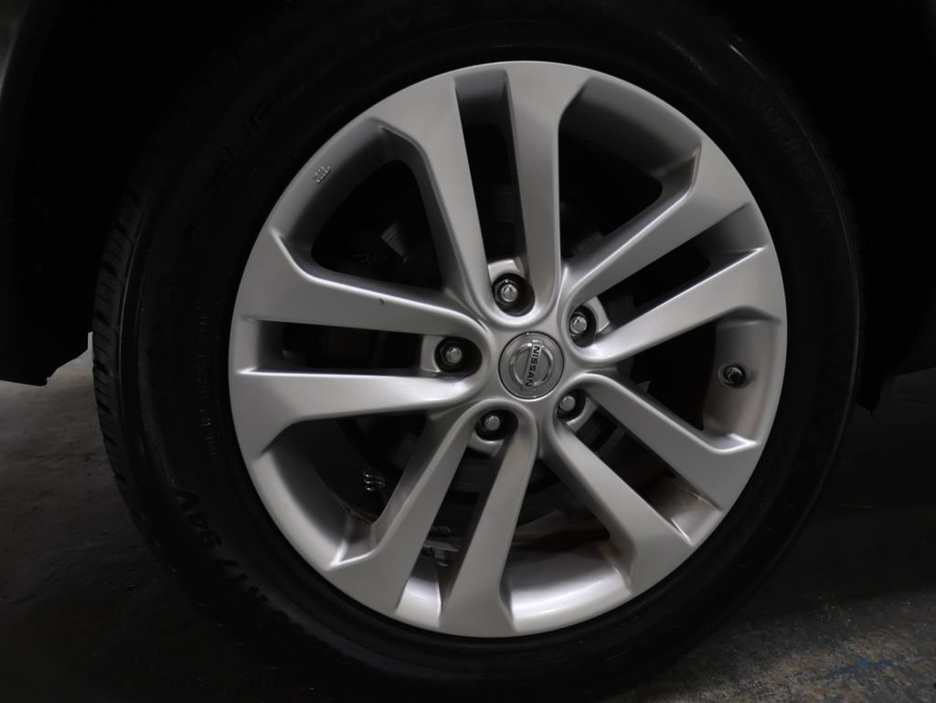 Used 2016 Nissan Juke S FWD image 30