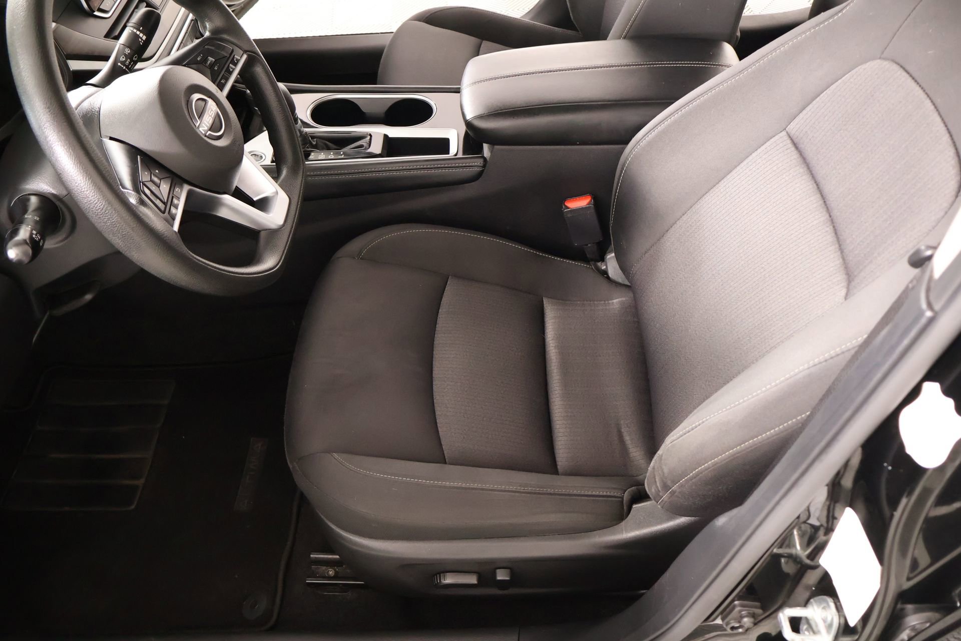 Used 2023 Nissan Altima 2.5 SV FWD image 10