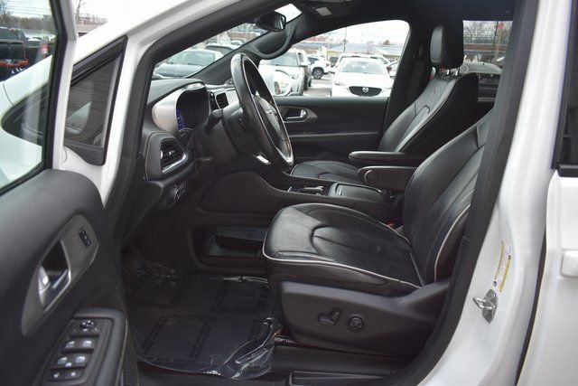 Used 2021 Chrysler Pacifica Limited w/ S Appearance Package image 13