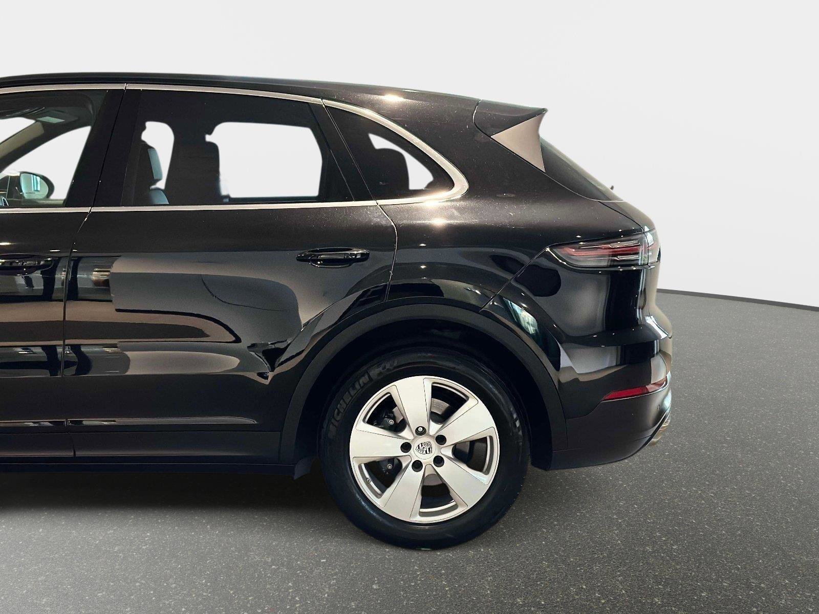 Used 2022 Porsche Cayenne image 12